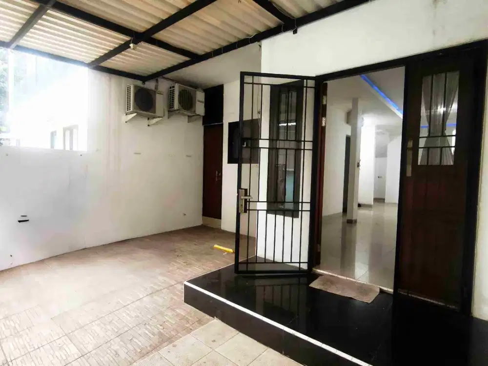 RUMAH GREEN VILLE SEMI FURNISH 3 LANTAI SIAP HUNI DAN TIDAK BANJIR