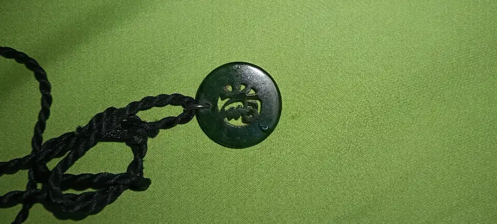 Dark Green jade pendant kalung