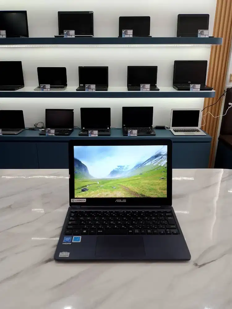 [AS10] Laptop Editing Intel Nseries 4GB SSD Cocok Untuk Mahasiswa