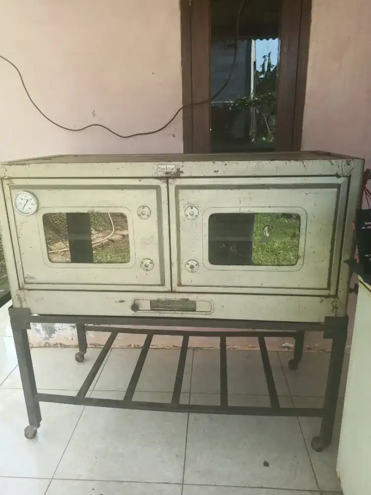 OVEN GAS 2 TINGKAT API ATAS BAWAH MEREK FIRST&FIRST