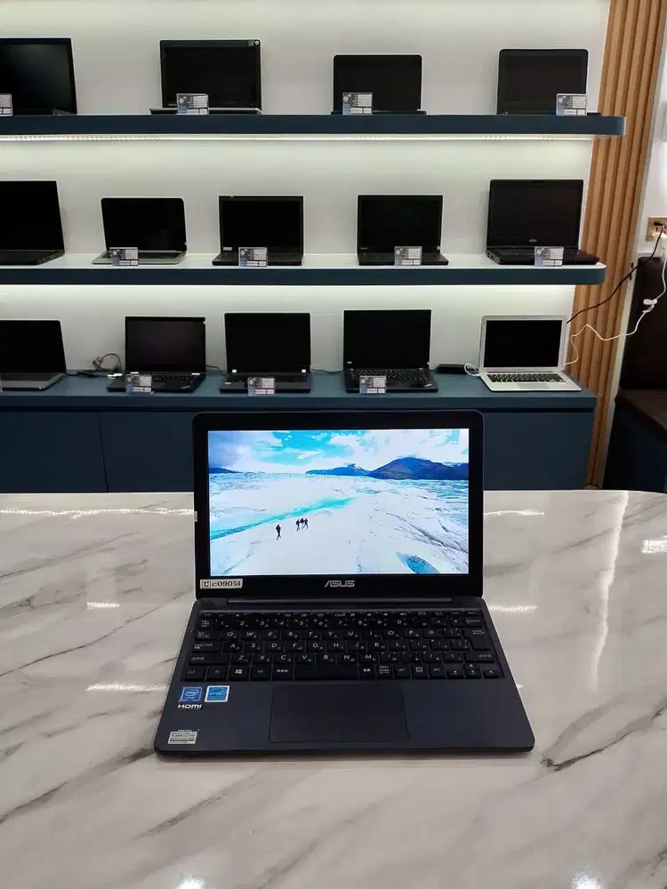 [AS10] Laptop Desain Intel Nseries 4GB SSD Cocok Untuk Perkantontoran