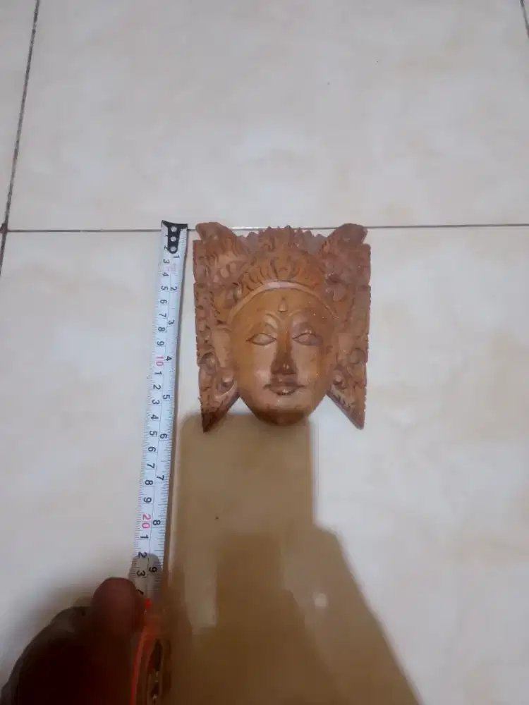 Pajangan dinding topeng kayu