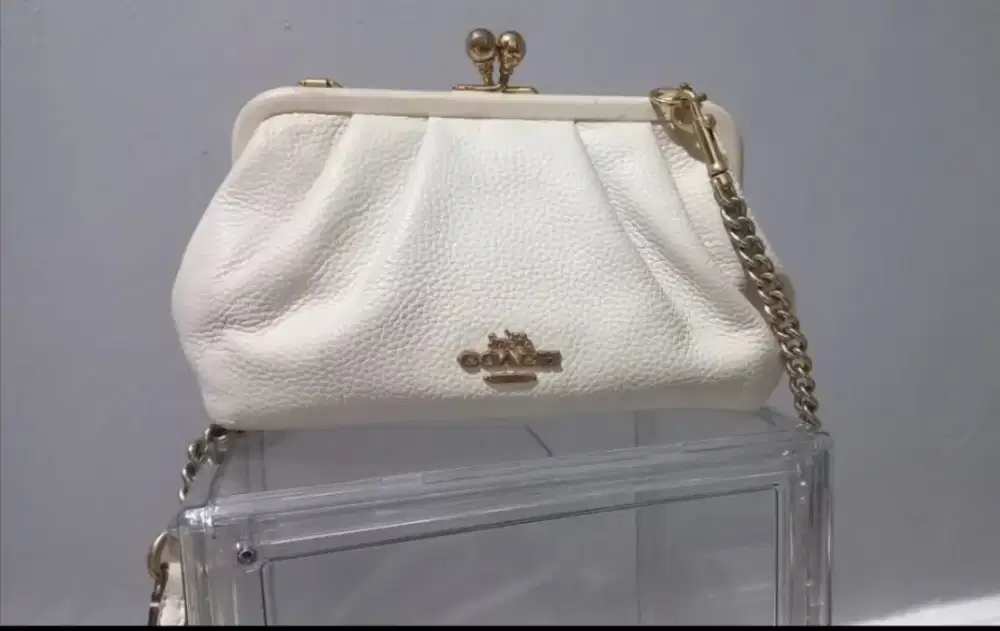 Sling bag Coach Preloved