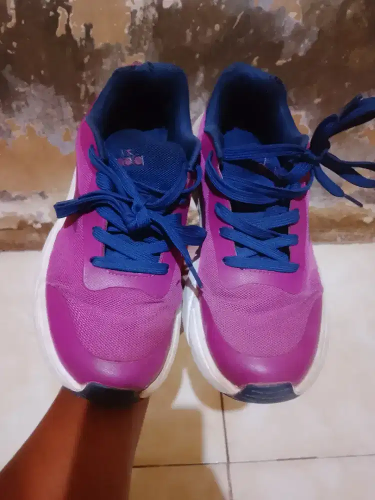 Sepatu running diodora size39