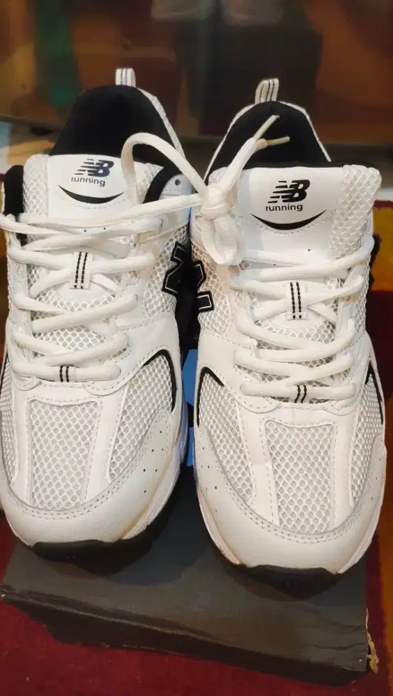 Sepatu NB 530 Hitam putih