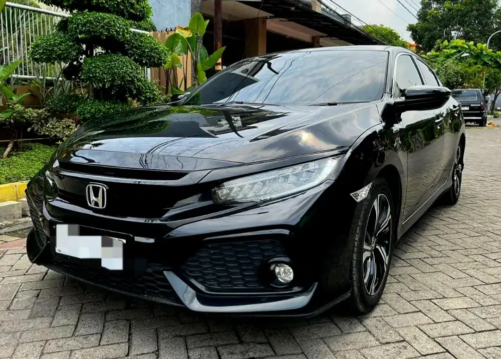Honda Civic HB Turbo E CVT 2018 (Low KM)