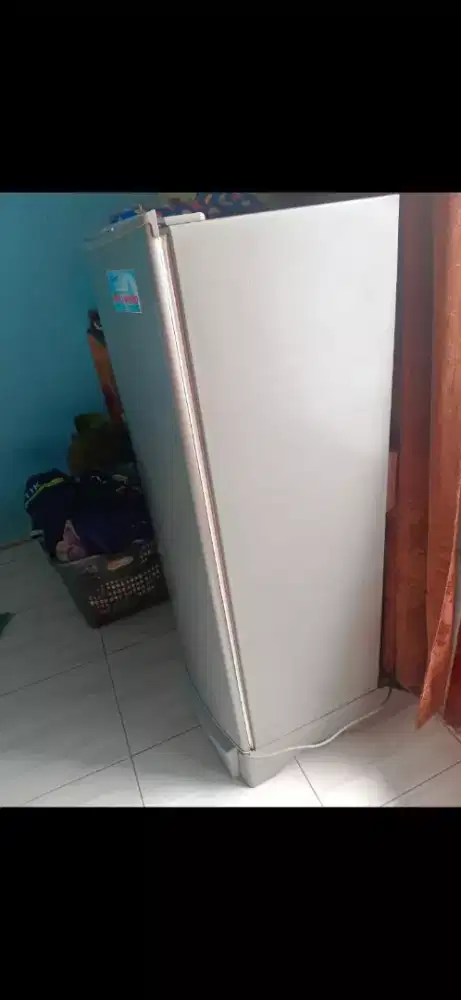 Dijual kulkas 1 pintu merk Aqua
