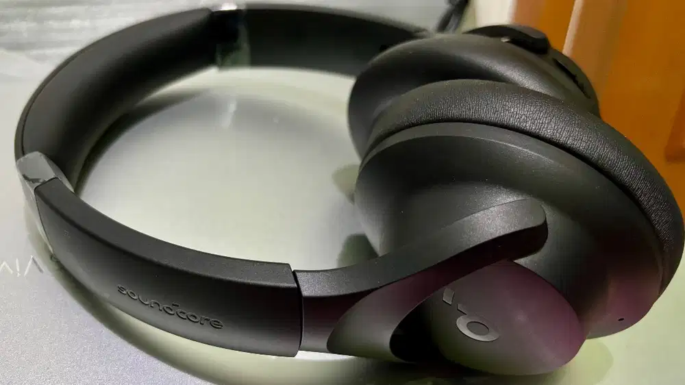 ￼Soundcore by Anker Q20i Bluetooth Headphones