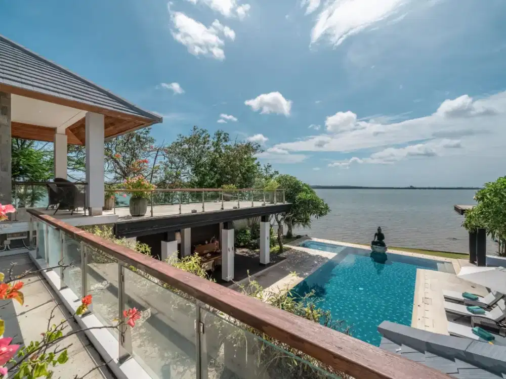 Dijual Cepat dan Disewakan Villa 2 Lantai Exclusive Hadap Pantai Pinggir Laut, Lokasi Strategis Wisata Badung Bali