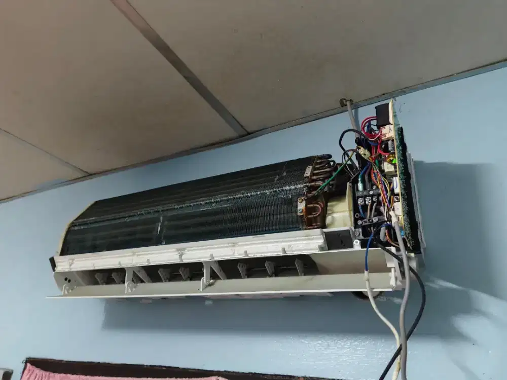 SERVICE AC PERBAIKAN DAN MAINTENANCE