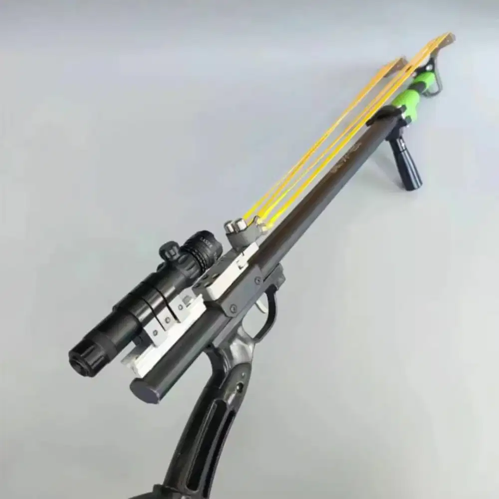 Slingshot panjang dilengkapi dengan lasser akurasi