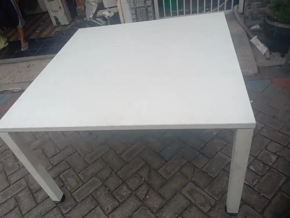 Meja persegi empat,meja kotak kaki besi