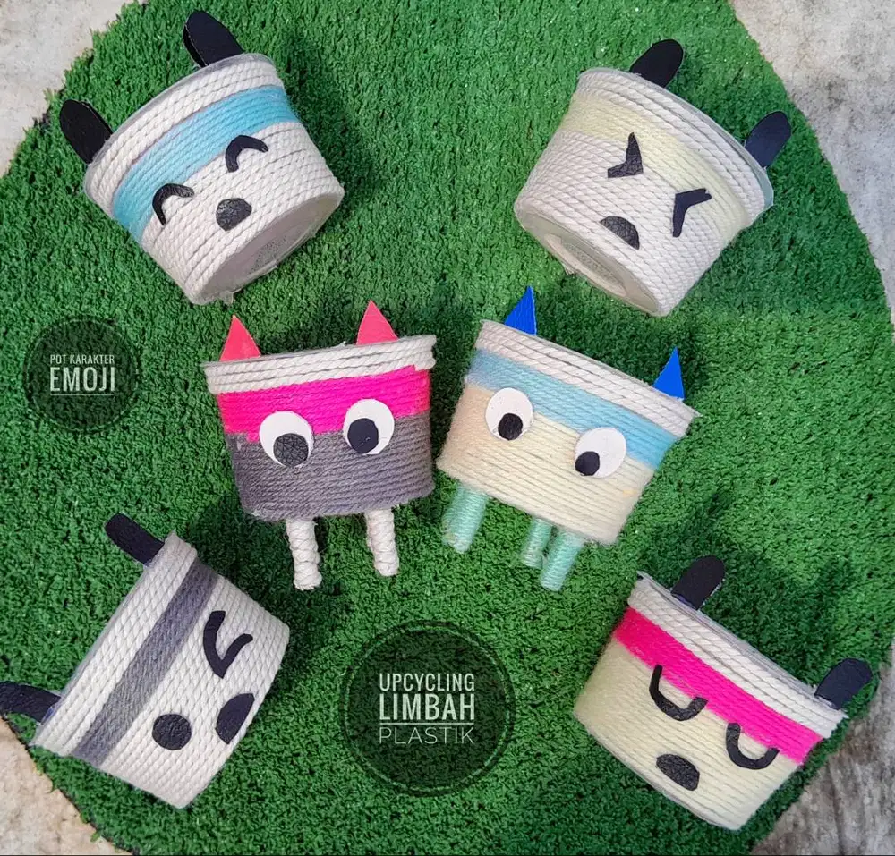 Pot Kaktus Sukulen Emoji Lucu