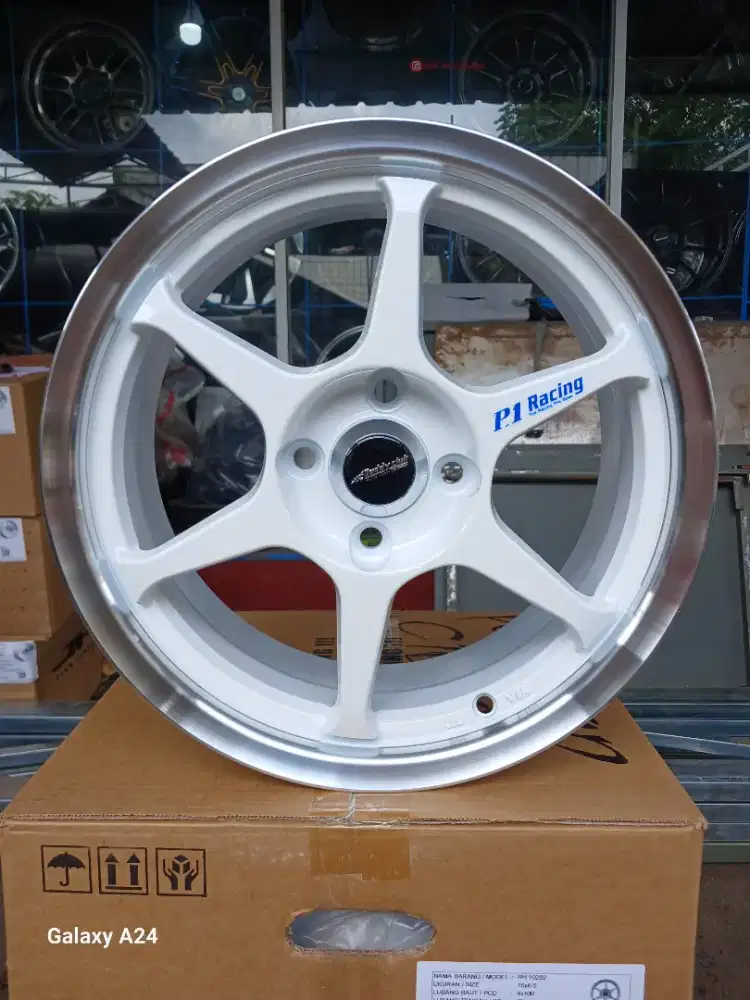 Buddy club P1 racing ring 15x6,5 4x100 ET 42 brio calya sigra