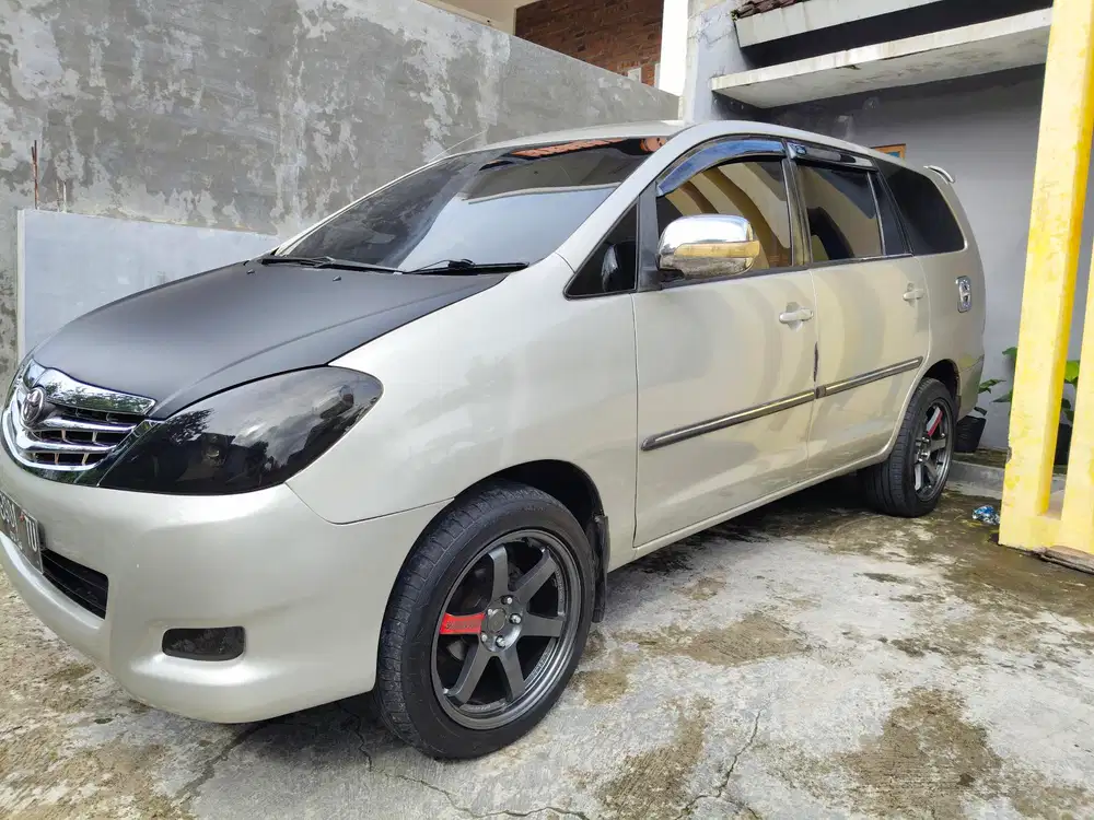 Toyota Kijang Innova 2005 Bensin