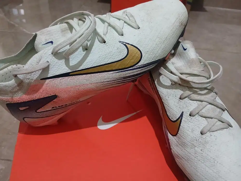 Sepatu bola Vapoor 16 Pro