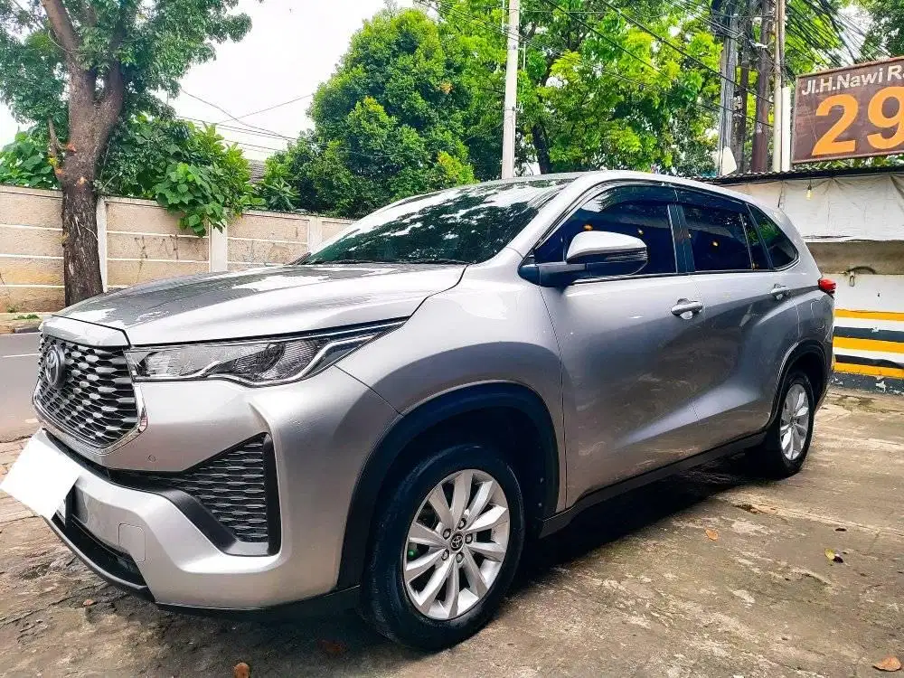 LOW Km (30 rb an)Toyota Zenix V Kijang Innova 2022 AT ISTIMEWA