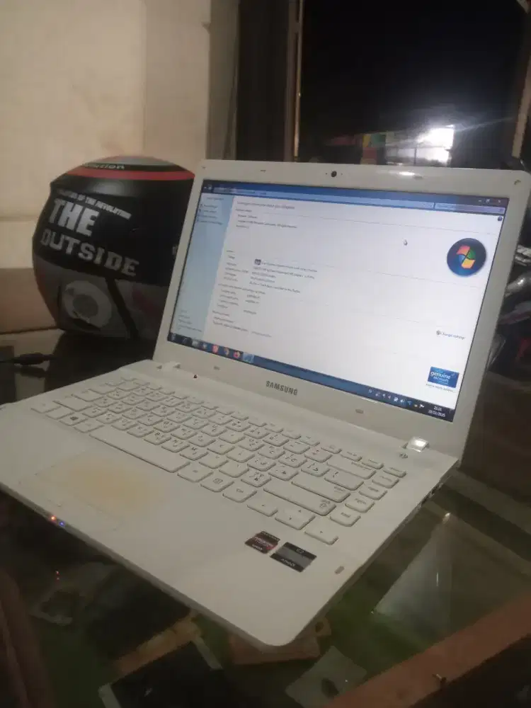 LAPTOP SAMSUNG AMD E2-2000 APU RADEON / 275E