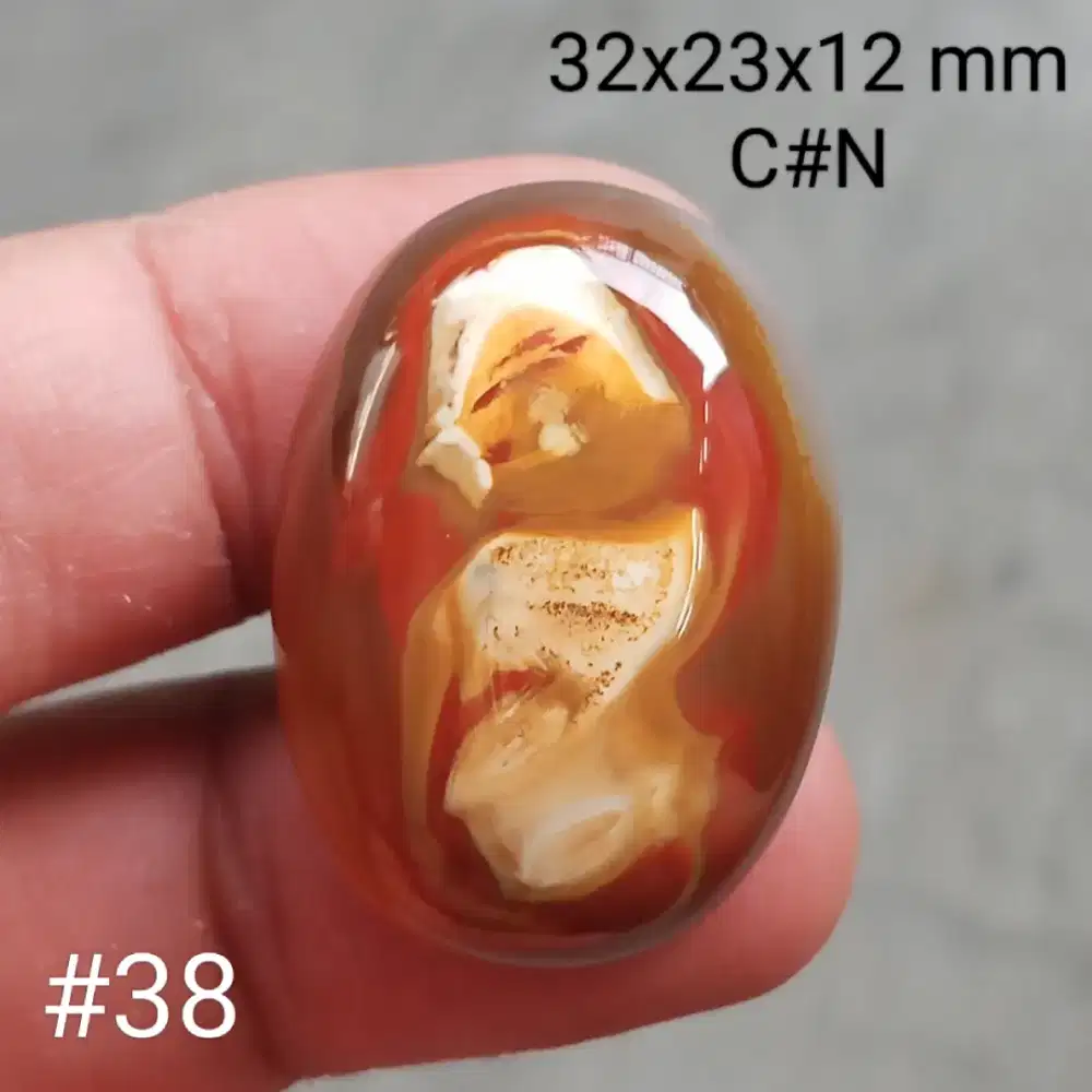 Batu natural gambar sosok wanita