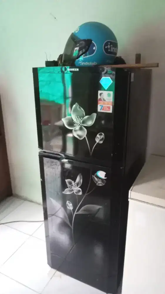 KULKAS  Sanken SK-V230PF-BK Lemari Es 2 Pintu 230 liter 116 watt