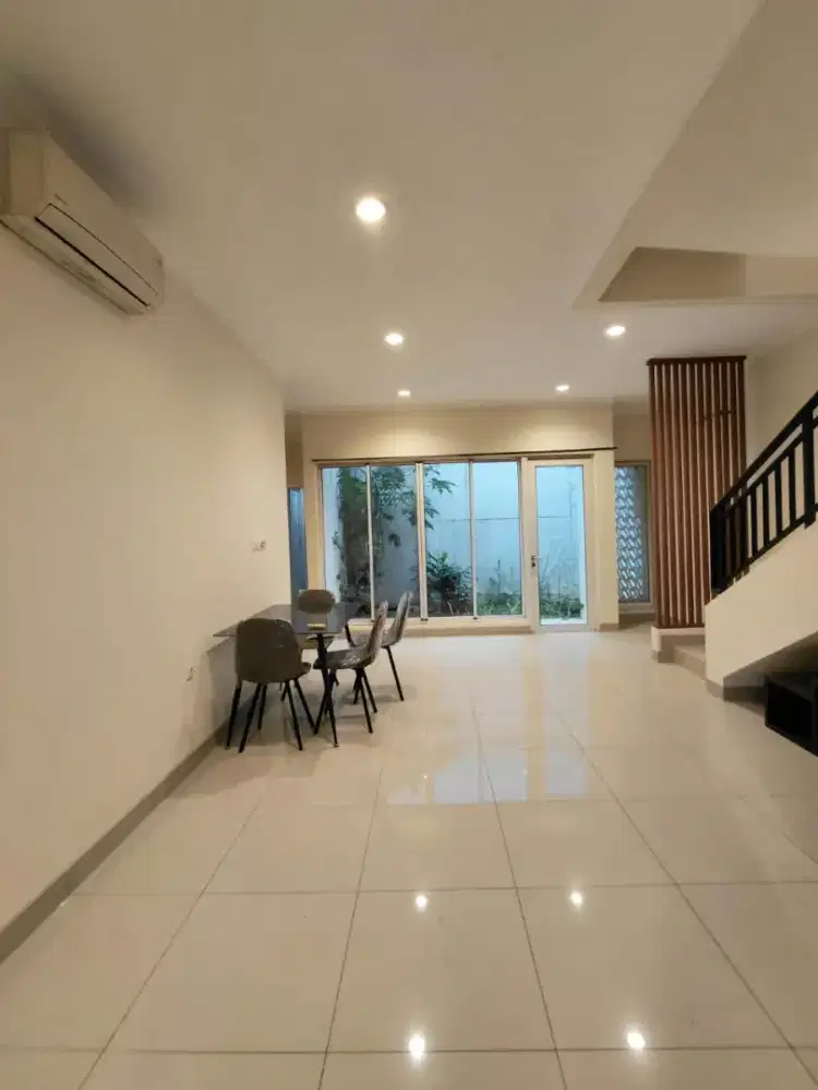 DISEWAKAN RUMAH FULL FURNISH DI AMANDA SUMMARECON BANDUNG