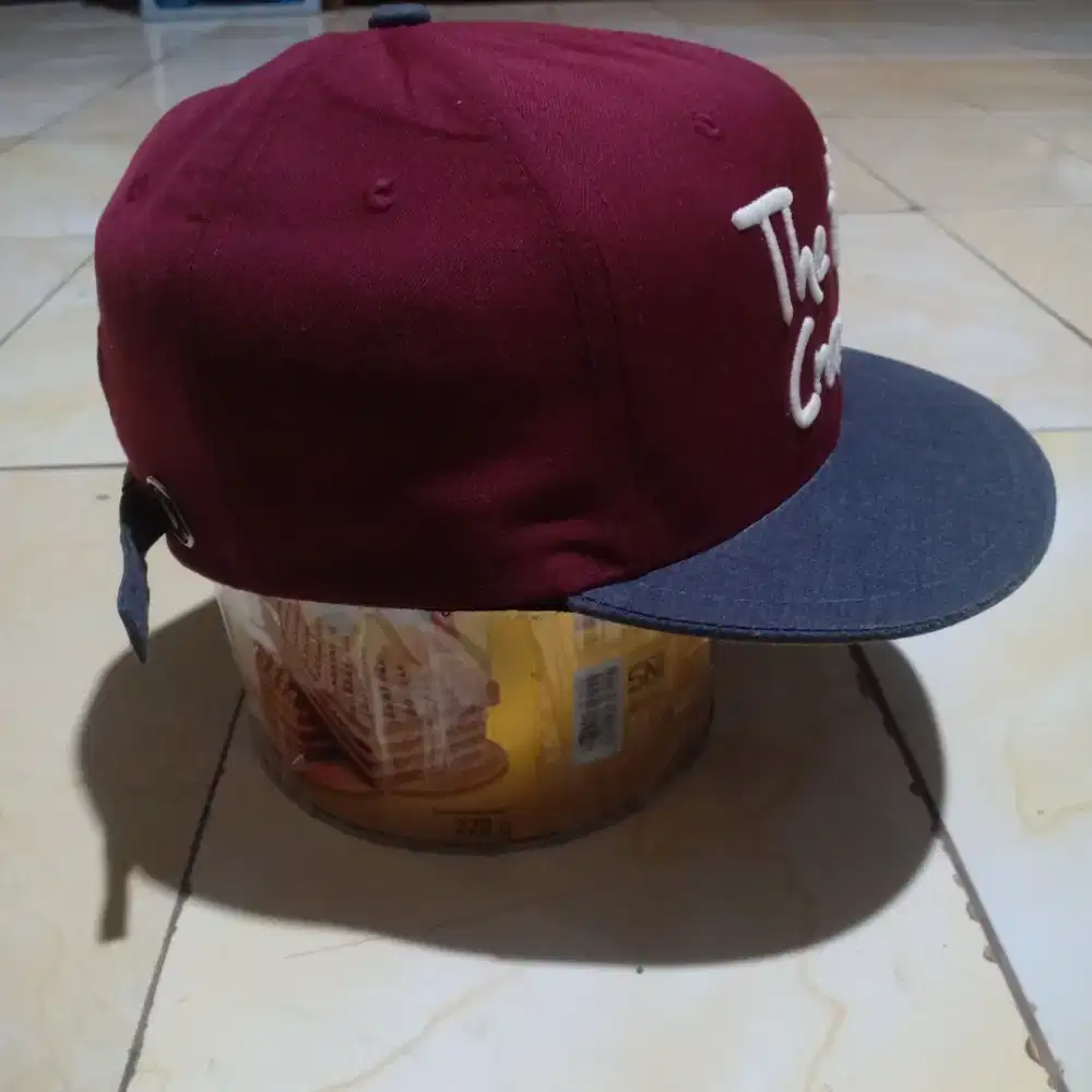 Topi visor pendek
