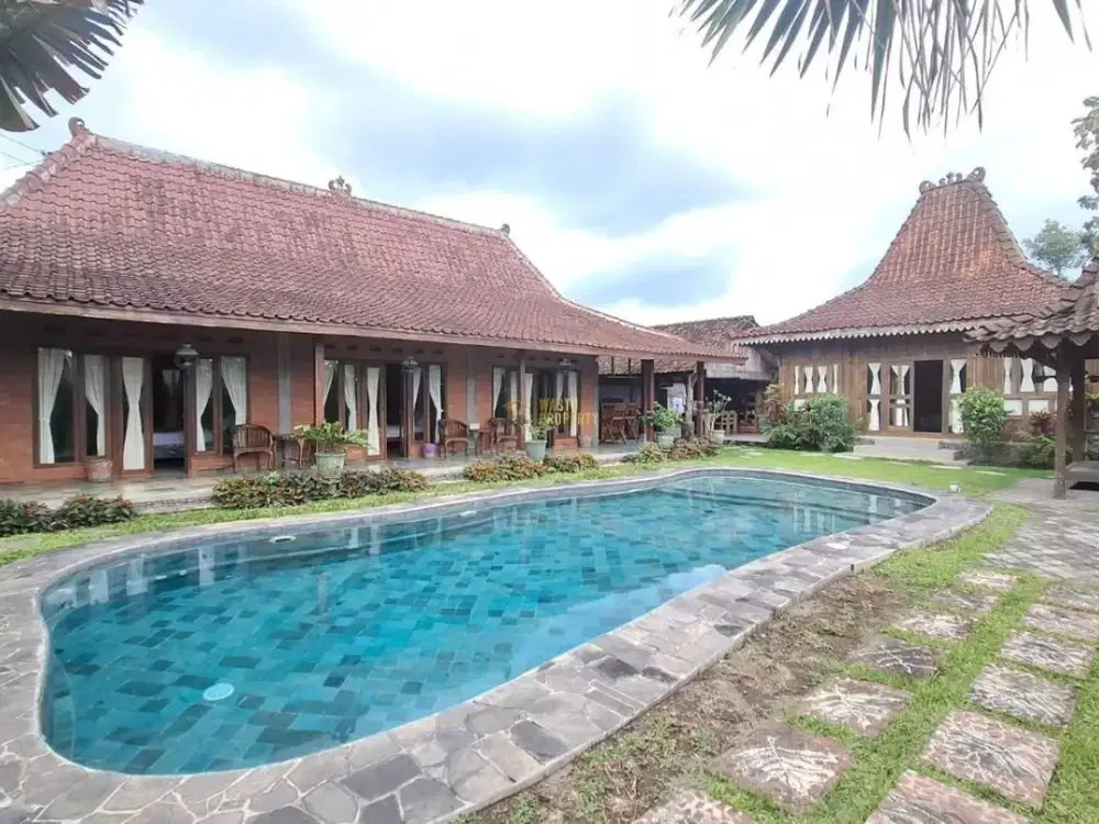 VILLA MEWAH AKTIF DISEWAKAN ARTIS, DI JALAN BESAR DEKAT STADION MAGUWO