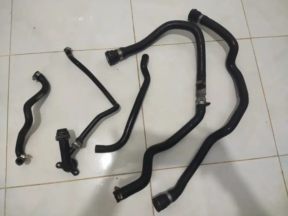 Di jual selang radiator bmw e46 m43