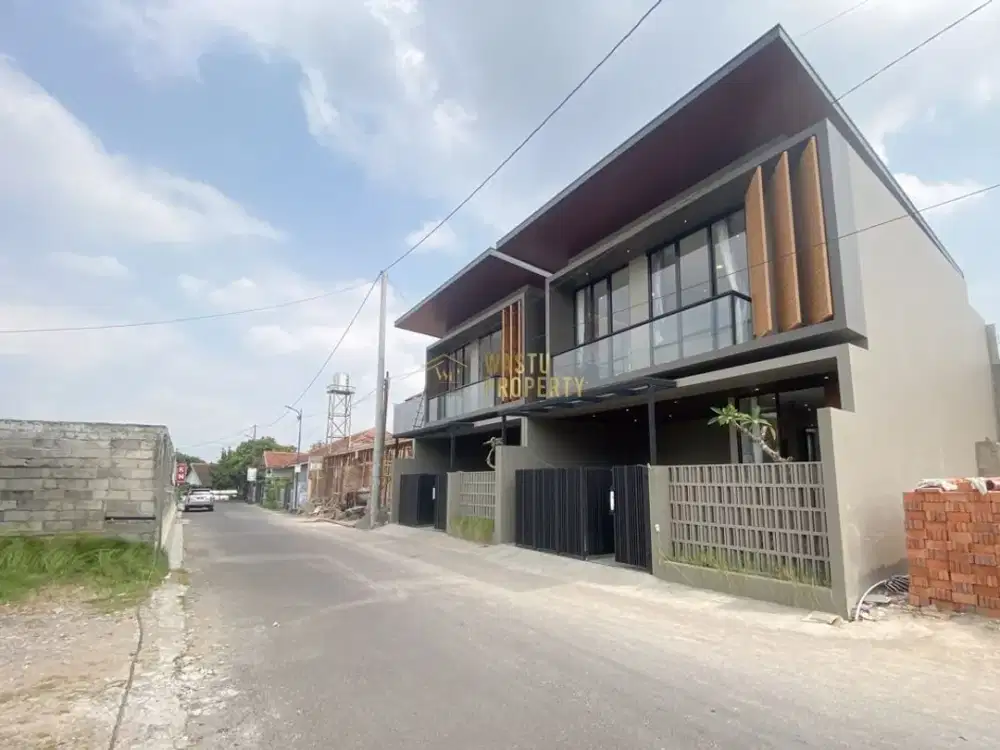 RUMAH KONTEMPORER CANTIK TEPI JALAN, FREE FURNISHED DEKAT TUGU JOGJA