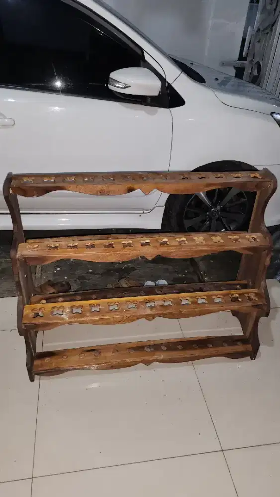 Jagrak keris kayu jati