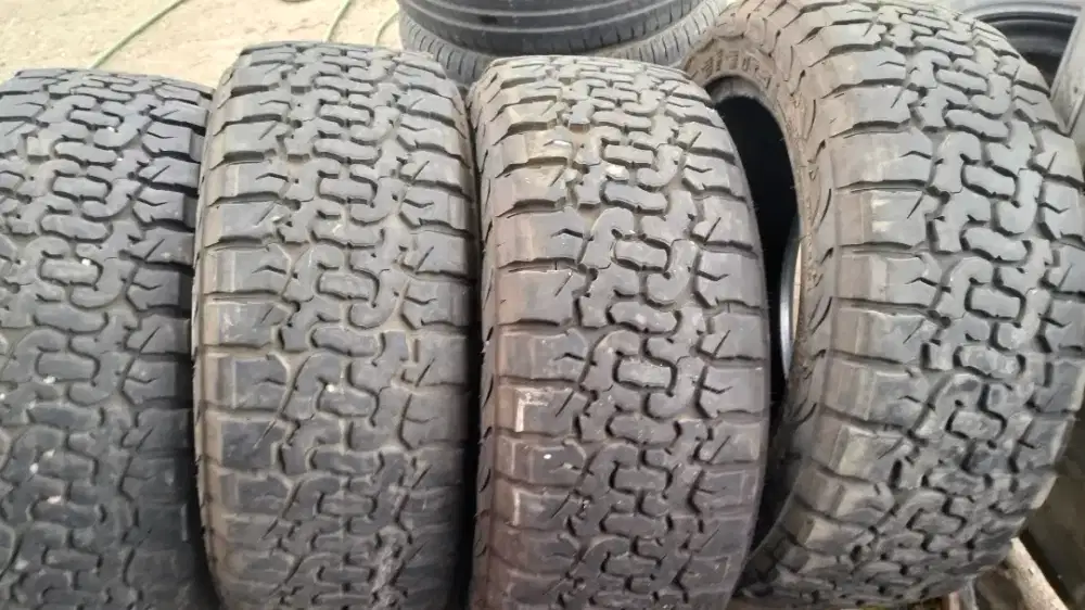 4 ban acllera 275/55.R20 nik.2021 minus 1 harus tampal toop samping