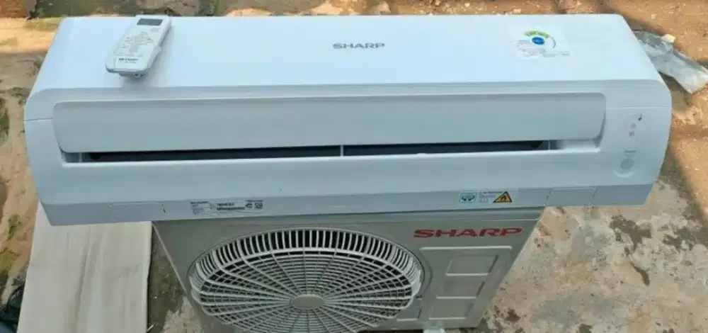 Jual AC secon merek sharp 1/2pk AC dingin mantap