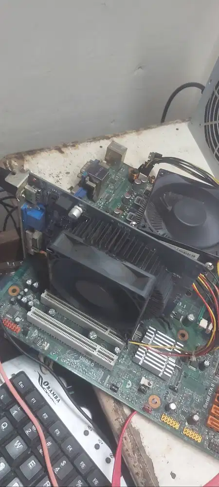 VGA Card Nvida Geforce GT220 1GB 128Bit fan 8cm adem normal bergaransi