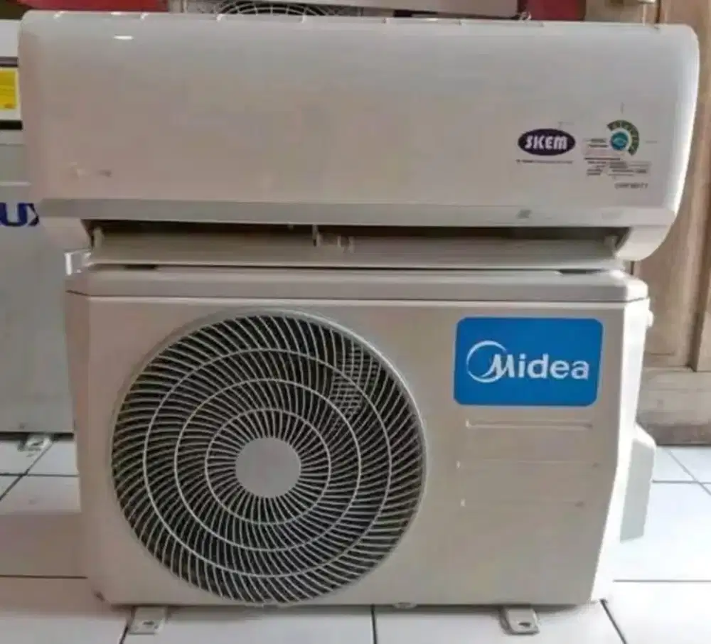 Jual AC secon  merek Midea 1/2pk AC dingin mantap