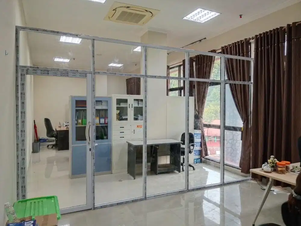 partisi kaca aluminium