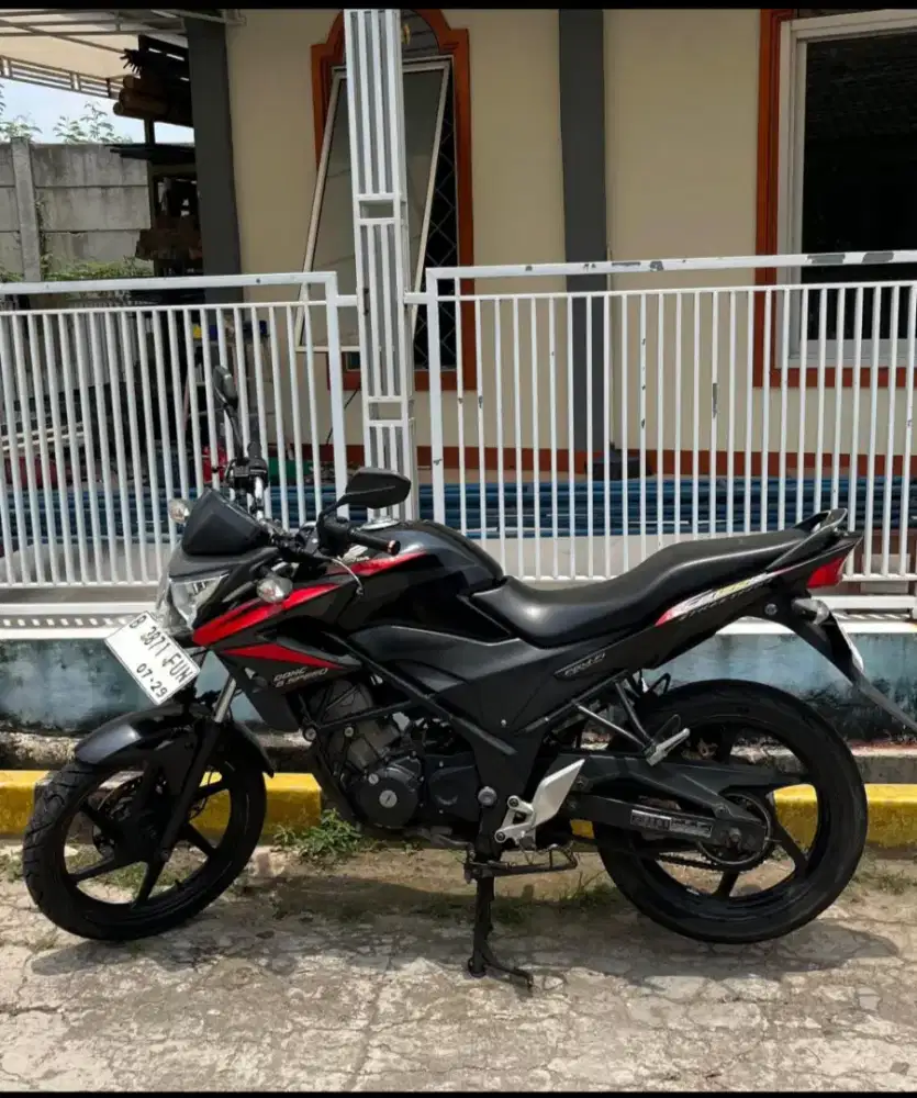 Untuk dijual motor honda cb150  R 2014