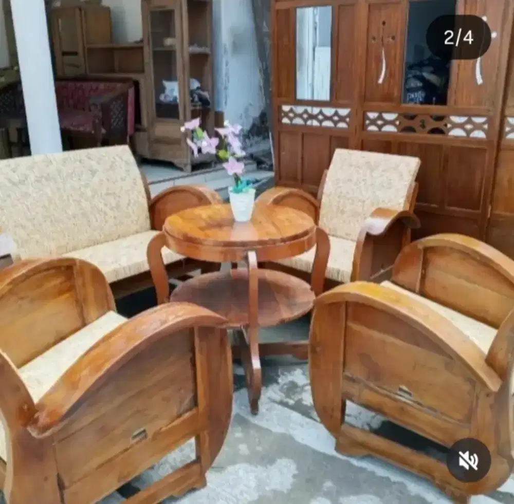 Kursi sedan lawasan babon angkrem jumbo