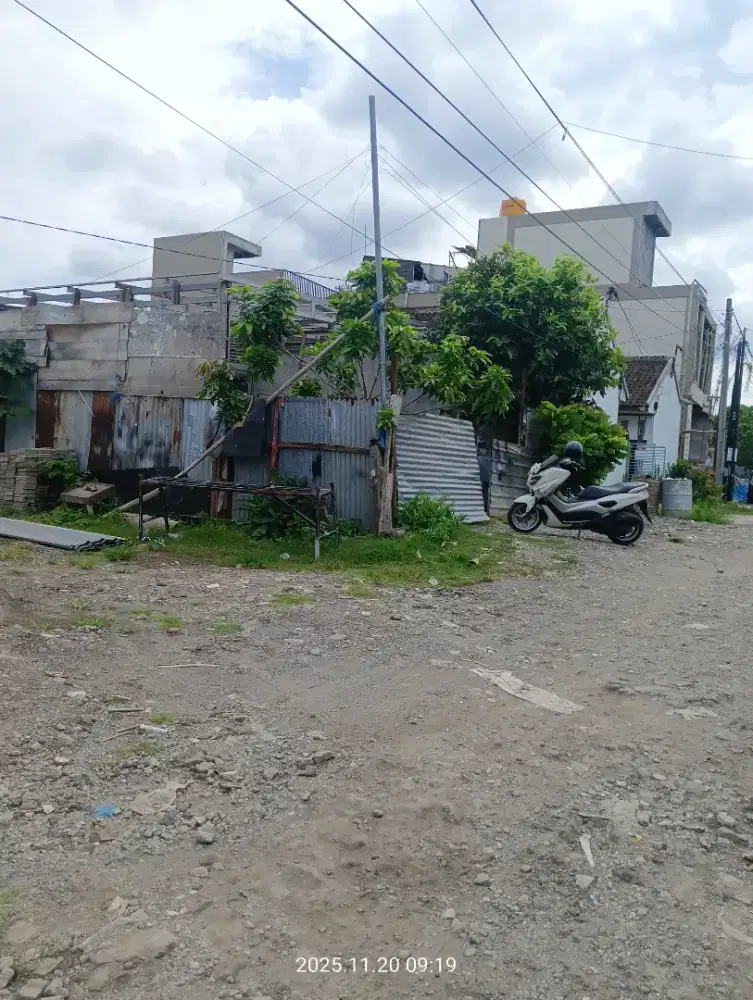 Jual rumah ada sisa tanah banyak di Jl Pura Demak Denpasar Barat Bali