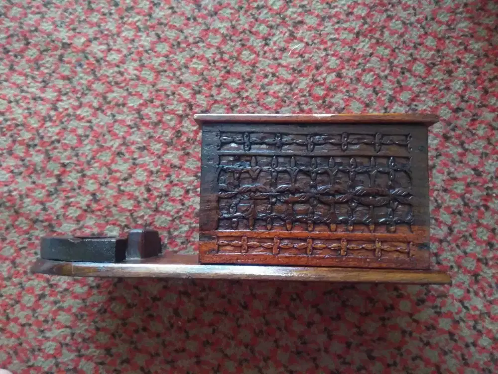 Wadah mbakou jati ukir klasik