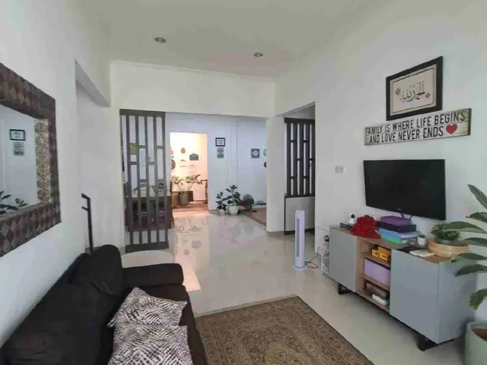 Dijual Rumah Cantik Rapi Siap Huni di  Graha Raya  Bintaro
