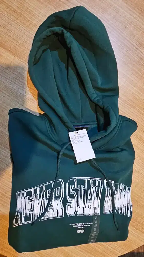 Hoodie H&M “Never Stay Down”