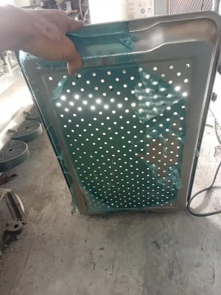 Nampan  bahan dari setenlis.