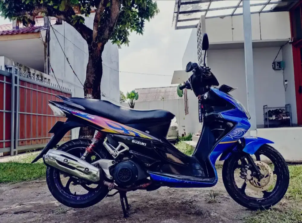skywave 125 biru hitam 2010 istimewa