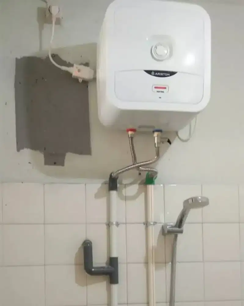 SERVICE WATER HEATER