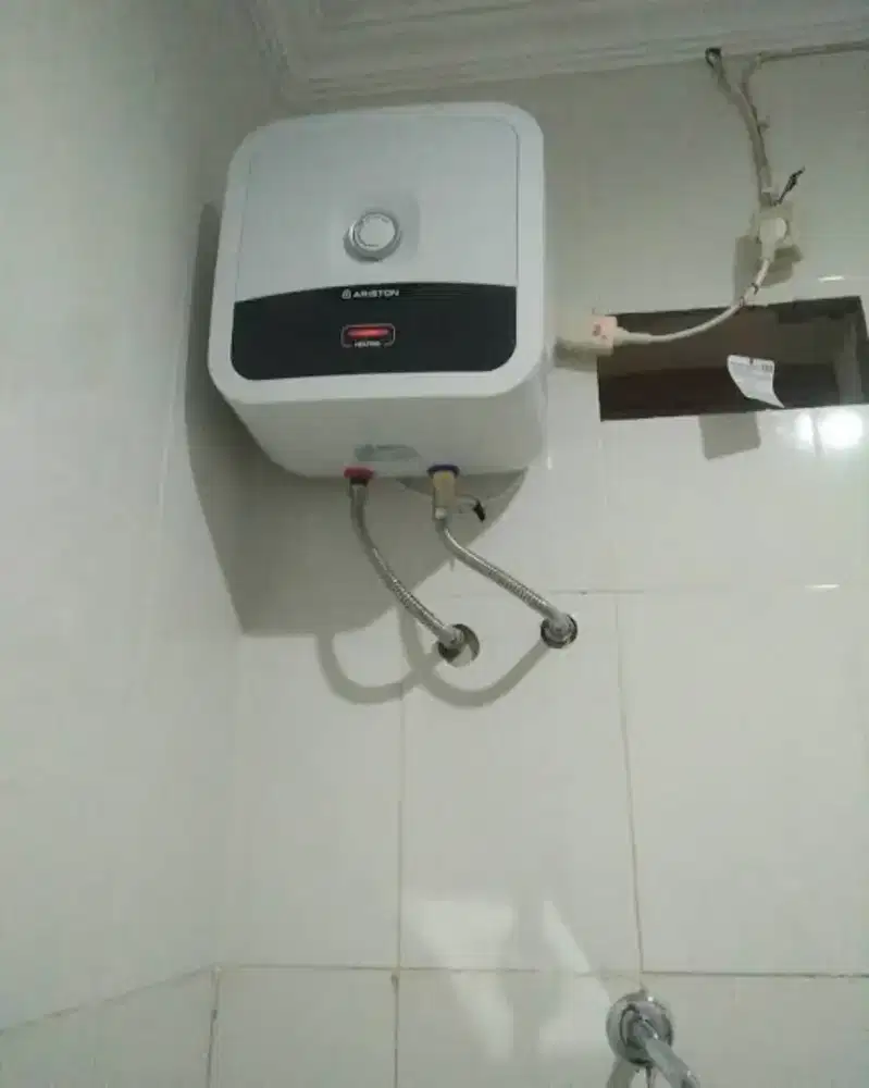 SERVICE WATER HEATER