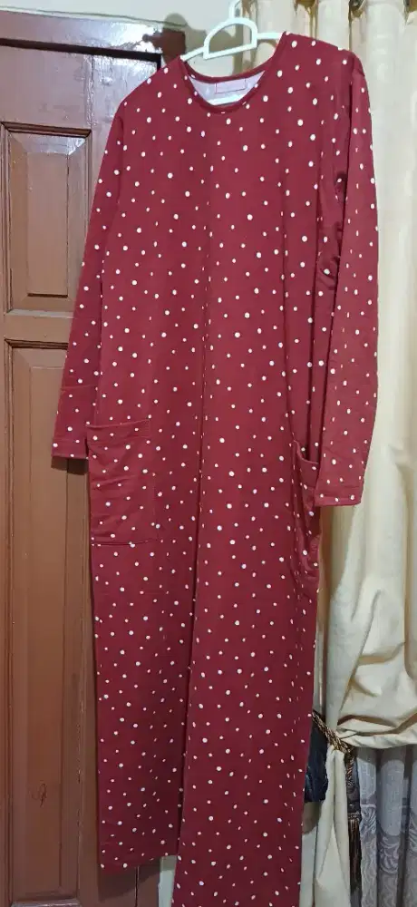 Gamis polkadot maroon