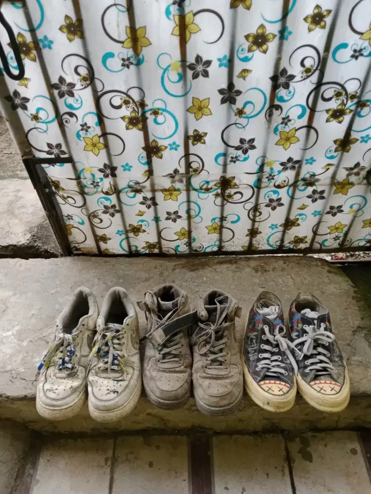 Sepatu nike and Converse