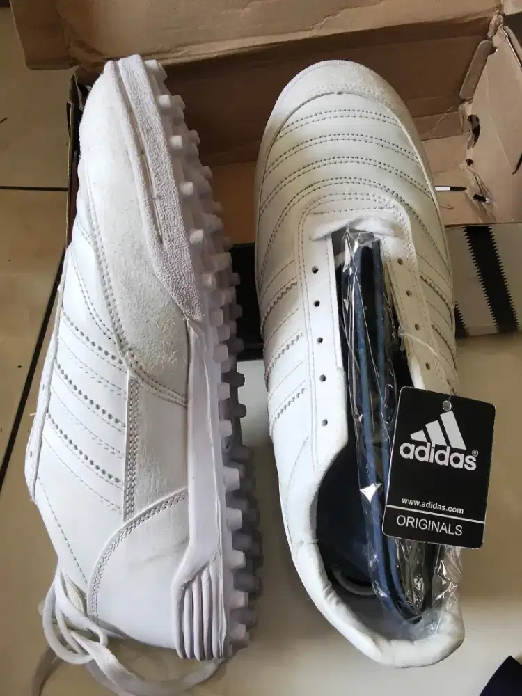 sepatu Bola adidas