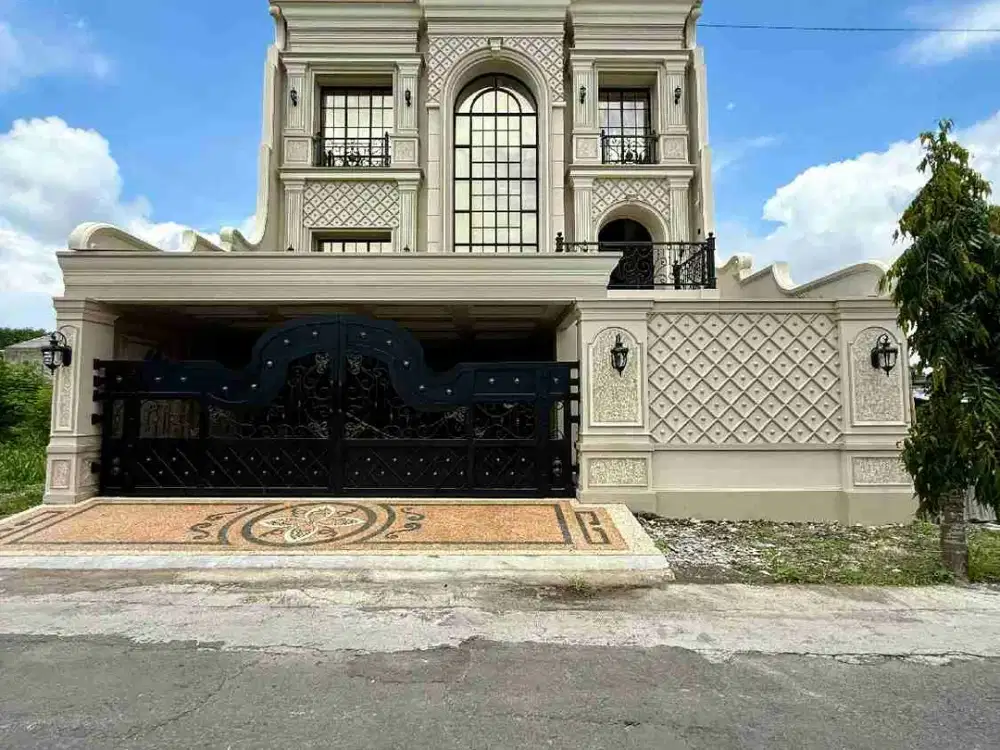 RUMAH MEGAH 3 LANTAI AMERICAN CLASIC MODERN ALA SULTAN DI BANYURADEN GAMPING