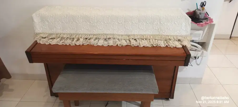 Piano Merek Blessing Warna Coklat